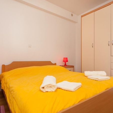 Apartment Darko Ровин Екстериор снимка