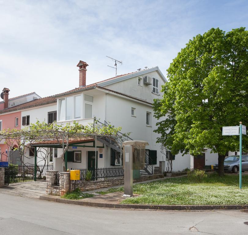 Apartment Darko Ровин Екстериор снимка